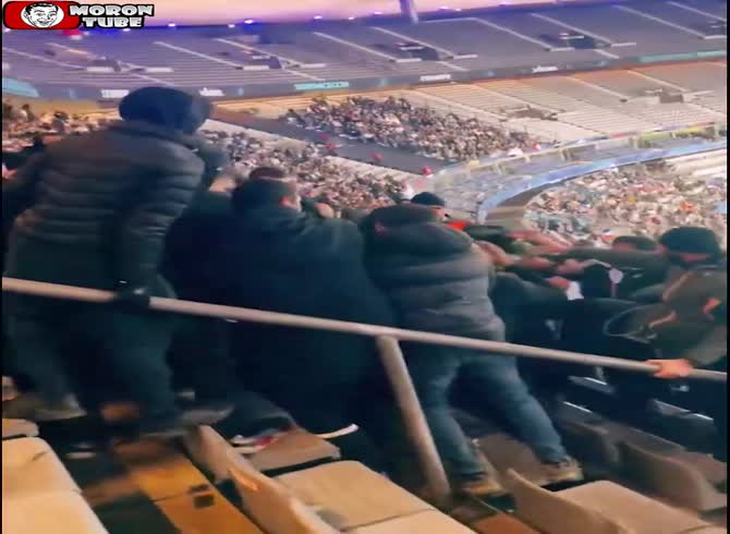 Video :Under strict security, fights break out at the Stade de France during the France-Israel match